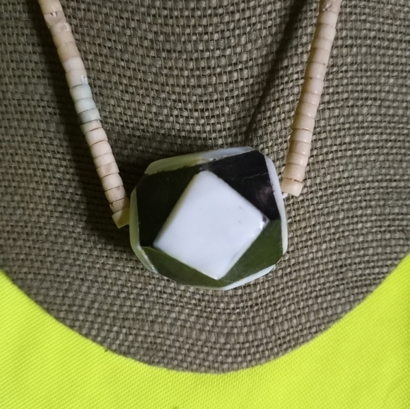 Cream white brown Beaded necklace mother of pearl shell - Picture 4 of 5